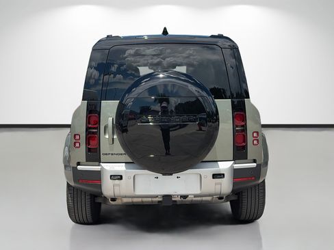 Used 2025 Land Rover Defender 110 S AWD/4WD image 4