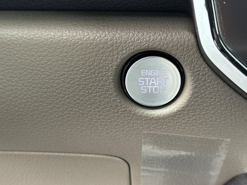 New 2026 Kia Carnival EX FWD image 24