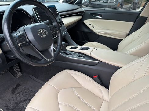 Used 2019 Toyota Avalon XLE image 18