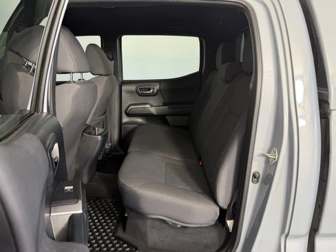 Used 2018 Toyota Tacoma TRD Sport AWD/4WD image 36