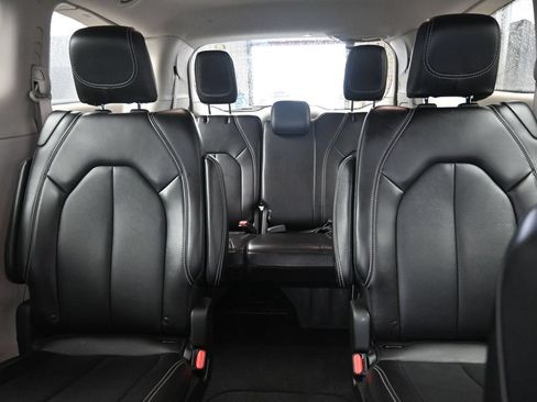 Used 2024 Chrysler Pacifica Touring-L FWD image 21