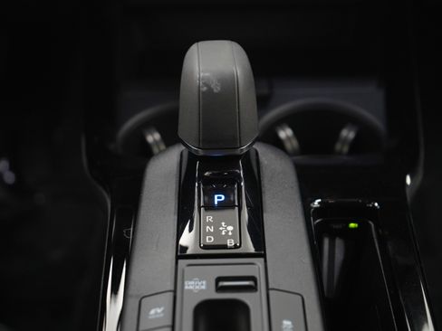 Used 2024 Toyota Prius XLE AWD/4WD image 17