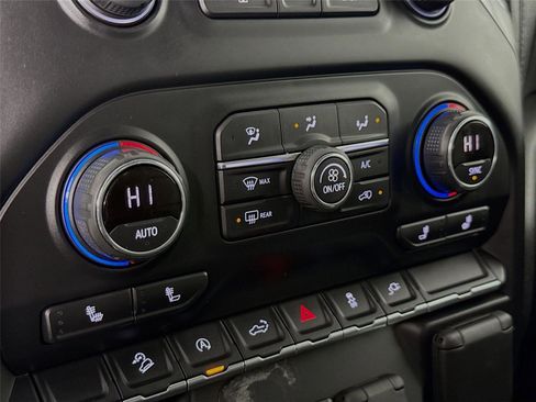 Used 2021 Chevrolet Silverado 1500 LT Trail Boss w/ Convenience Package II AWD/4WD image 16