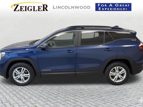Used 2022 GMC Terrain SLE w/ Driver Convenience Package AWD/4WD image 5