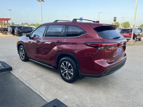Used 2020 Toyota Highlander XLE FWD image 4