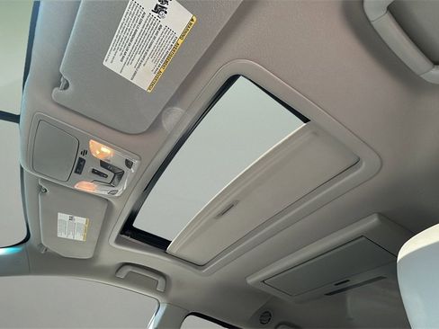 Used 2012 Toyota Sienna XLE w/ Entertainment Pkg image 17