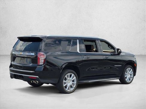 Used 2024 Chevrolet Suburban High Country w/ Advanced Technology Package AWD/4WD image 5