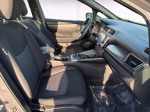 Used 2022 Nissan Leaf S image 15