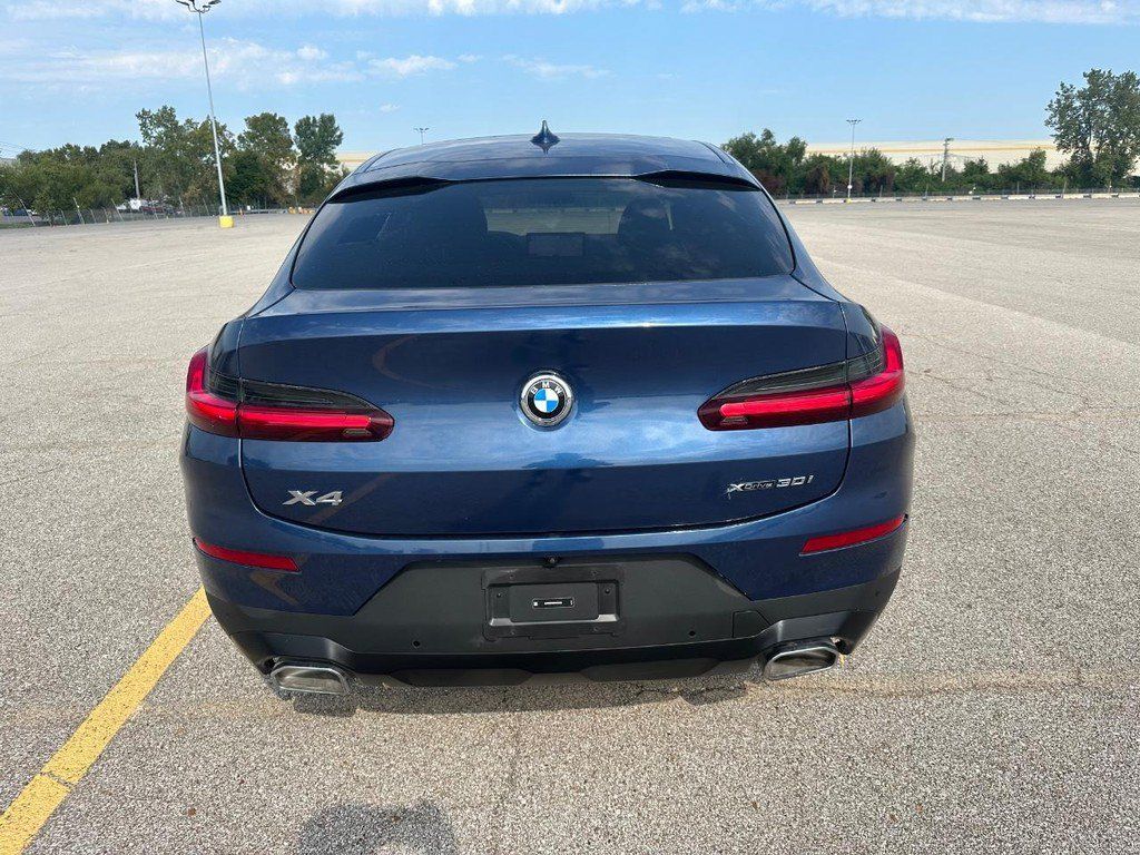 Used 2024 BMW X4 xDrive30i w/ Premium Package AWD/4WD image 4