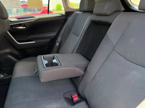 Used 2024 Toyota RAV4 XLE FWD image 17