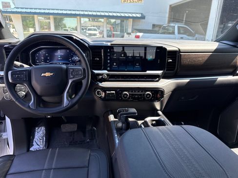 Used 2025 Chevrolet Silverado 1500 High Country AWD/4WD image 12