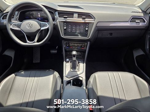 Used 2023 Volkswagen Tiguan SE w/ Panoramic Sunroof Package FWD image 16