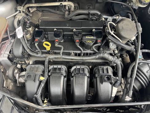 Used 2014 Ford Focus SE w/ SE Sport Package image 28