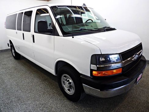 Used 2016 Chevrolet Express 3500 LS w/ Chrome Appearance Package RWD image 3