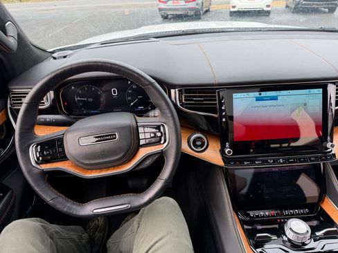 Used 2024 Jeep Grand Wagoneer Series III image 14