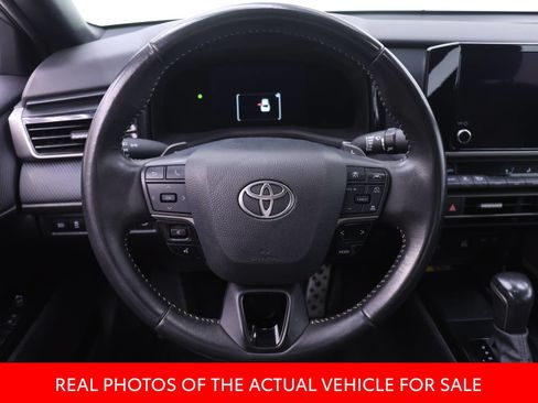 Used 2025 Toyota Camry SE FWD image 13