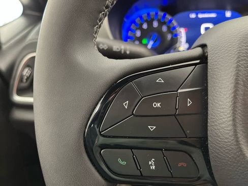 Used 2023 Chrysler Pacifica Limited w/ Uconnect Theater Family Group image 23