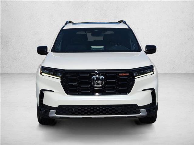 Used 2024 Honda Pilot TrailSport image 2