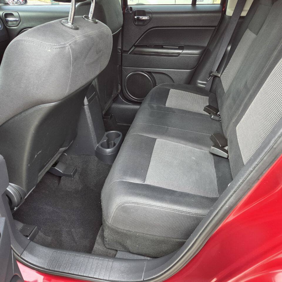 Used 2012 Jeep Patriot Latitude w/ Sun/Sound Group FWD image 11