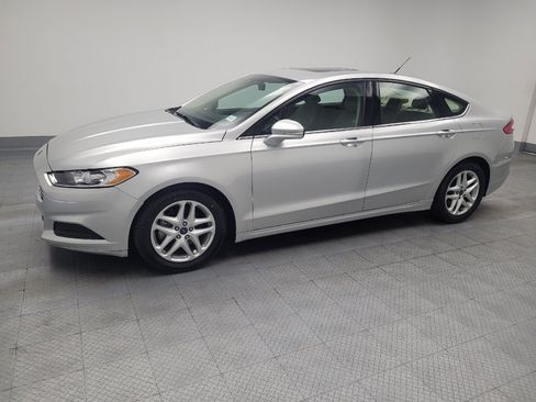 Used 2016 Ford Fusion SE FWD image 2