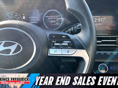 Used 2025 Hyundai Elantra Limited image 17