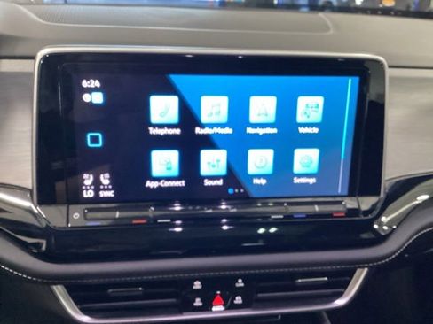 Used 2024 Volkswagen Atlas Cross Sport SE AWD/4WD image 10
