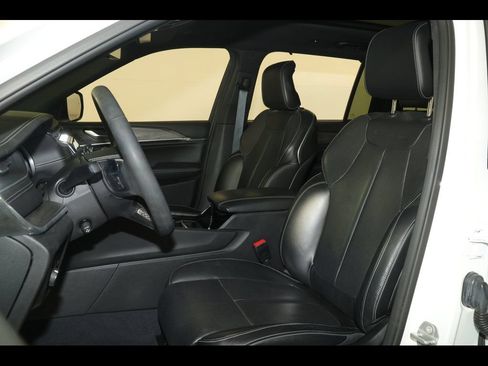 Used 2023 Jeep Grand Cherokee L Overland w/ Luxury Tech Group IV AWD/4WD image 27