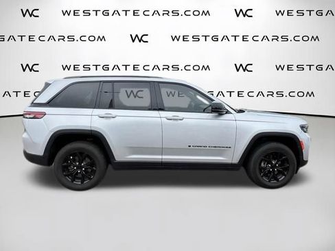 Used 2024 Jeep Grand Cherokee Altitude AWD/4WD image 40