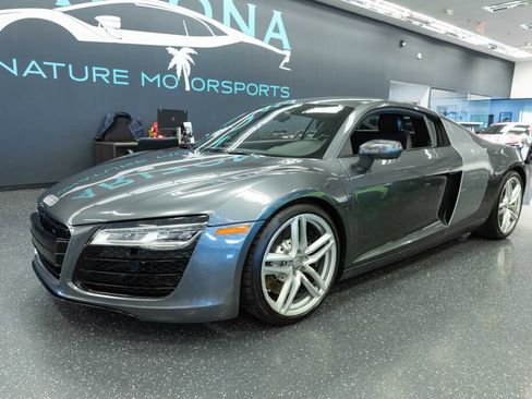 Used 2014 Audi R8 V8 w/ Convenience Package image 2