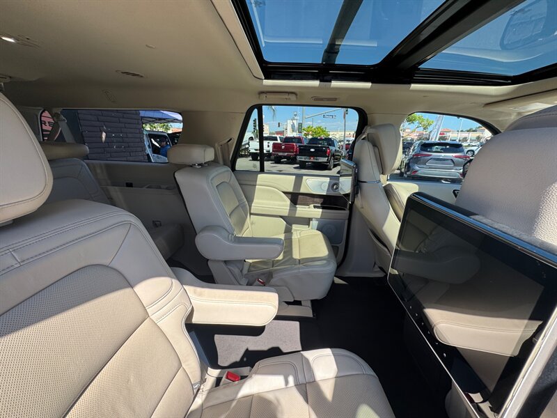 Used 2020 Lincoln Navigator L Reserve w/ Luxury Package AWD/4WD image 41