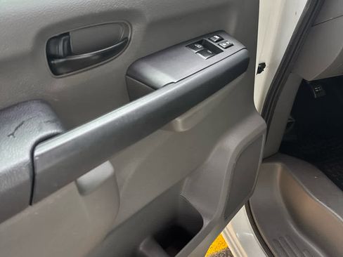 Used 2016 Nissan NV 2500 SV image 9