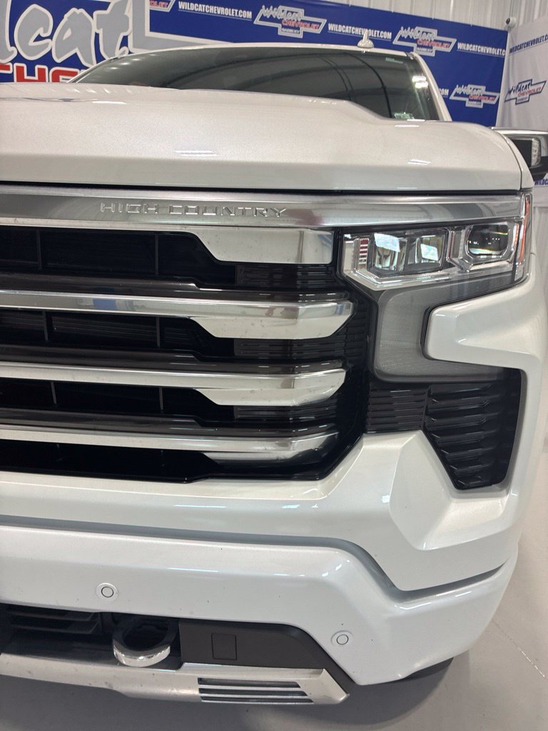 Used 2025 Chevrolet Silverado 1500 High Country w/ Technology Package AWD/4WD image 12