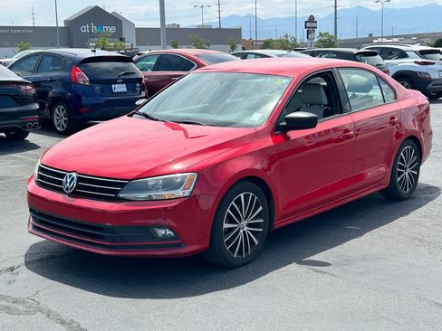 Used 2015 Volkswagen Jetta Sport FWD image 9
