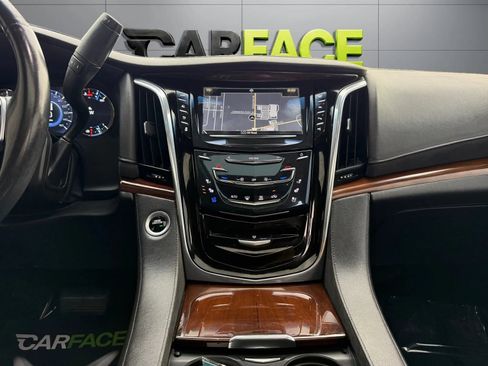 Used 2018 Cadillac Escalade Premium Luxury w/ LPO, Radiant Package AWD/4WD image 24