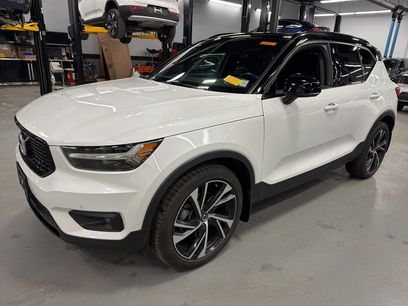 Used 2021 Volvo XC40 T5 R-Design w/ Climate Package
