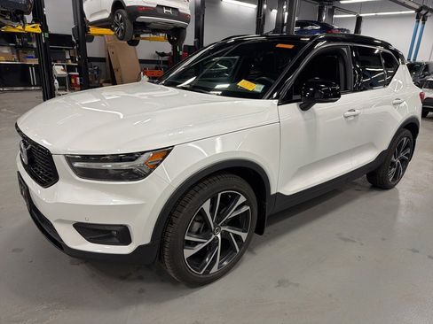 Used 2021 Volvo XC40 T5 R-Design w/ Climate Package image 1