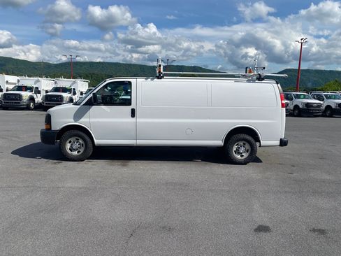 Used 2016 Chevrolet Express 2500 Extended RWD image 5