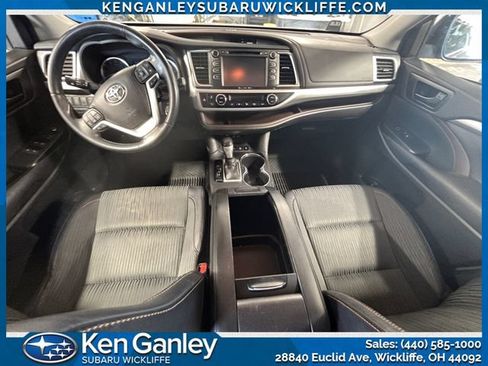Used 2017 Toyota Highlander Plus AWD/4WD image 10
