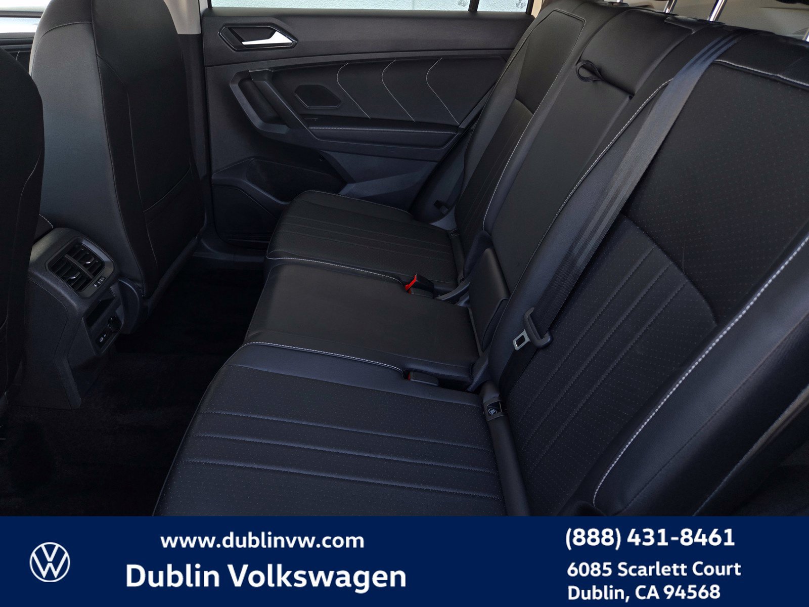 Certified 2024 Volkswagen Tiguan SE w/ Panoramic Sunroof Package AWD/4WD image 12