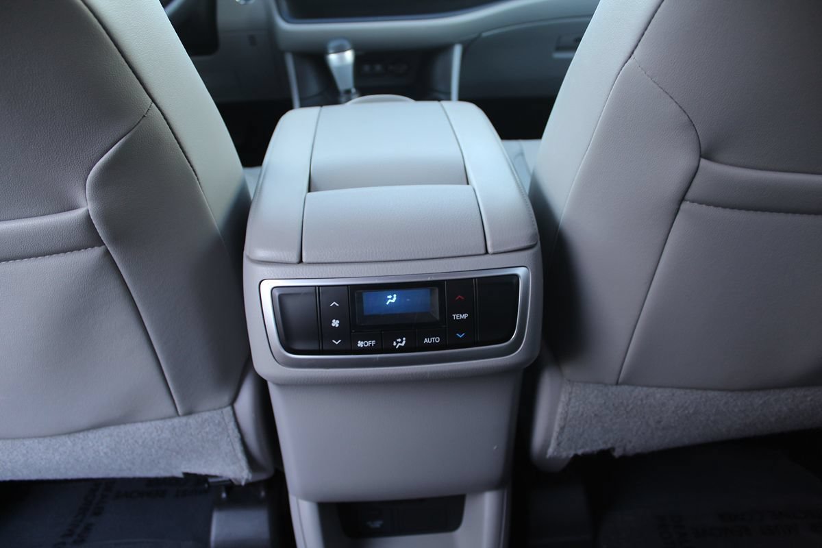Used 2018 Toyota Highlander XLE w/ Carpet Mat Package (TMS) FWD image 27