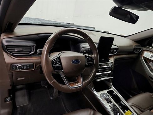 Used 2021 Ford Explorer King Ranch w/ Premium Technology Package image 18