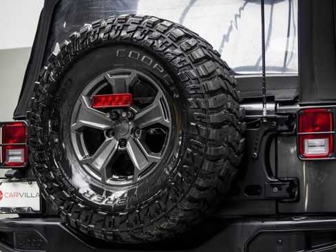 Used 2018 Jeep Wrangler Rubicon AWD/4WD image 14
