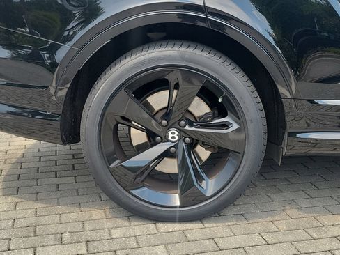 Certified 2023 Bentley Bentayga AWD/4WD image 11