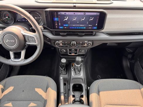 Used 2025 Jeep Wrangler Unlimited Sahara AWD/4WD image 11