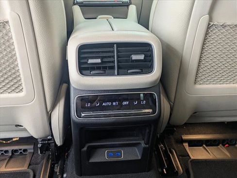 Used 2024 Mercedes-Benz GLE 450 4MATIC image 20