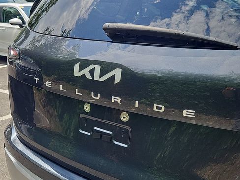 Certified 2023 Kia Telluride EX w/ EX Captain's Chair Package AWD/4WD image 11