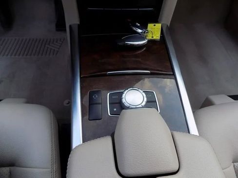 Used 2014 Mercedes-Benz E 350 Sedan image 23