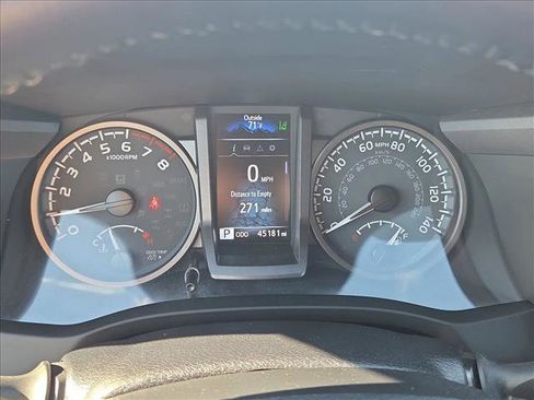 Used 2022 Toyota Tacoma TRD Off-Road w/ Technology Package AWD/4WD image 11