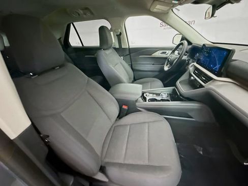 Used 2025 Ford Explorer Active AWD/4WD image 28