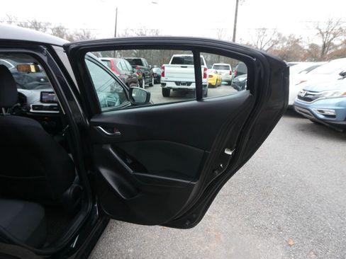 Used 2017 MAZDA MAZDA3 Sport image 25